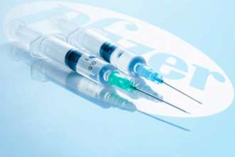 Pfizer скрывала данные о вреде своей вакцины/Фото: istockphoto Компания Pfizer скрывала данные о вреде своей вакцины от коронавируса — Reuters