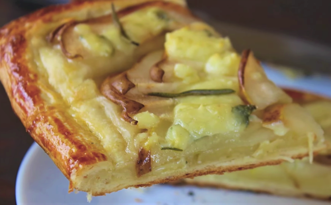 Грушевый пирог с творогом: рецепт вкусного десерта для всей семьи