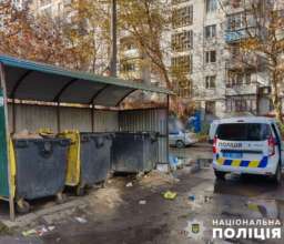 У Мелітополі знайшли у смітті маля/Фото: Нацполіція У Мелітополі знайшли у смітті маля