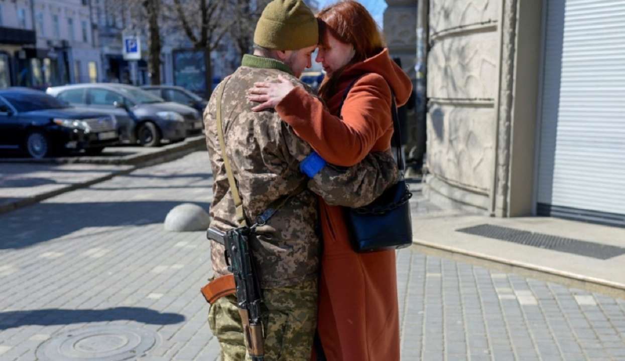 Як парі пережити розлуку під час війни