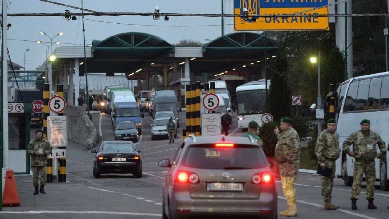 Украинцы через QR-код могут самостоятельно оплатить таможенные платежи при ввозе авто