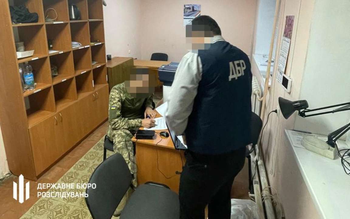 Начальник курсу Академії сухопутних військ у Львові бив та принижував курсантів: ДБР взяло справу в