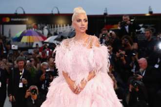 Оголошена програма 81-го Венеційського кінофестивалю / Фото: Vittorio Zunino Celotto/Getty Images Фільми з Джуліанною Мур, Леді Гагою, Джудом Лоу увійшли до основної програми Венеційського фестивалю
