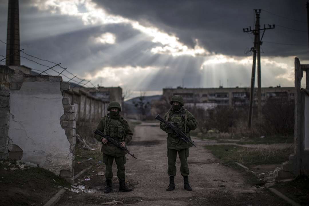 Оккупанты хотят ввести так называемый "визовый режим" для украинцев / Фото: Getty Images Оккупанты хотят ввести так называемый "визовый режим" между захваченными территориями и Украиной