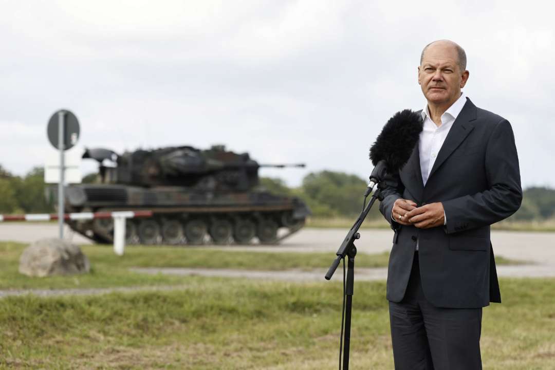 Вылез на Gepard: Шольц посетил тренировки украинских военных в Германии/Фото: Morris MacMatzen/Getty Images Канцлер Германии Олаф Шольц