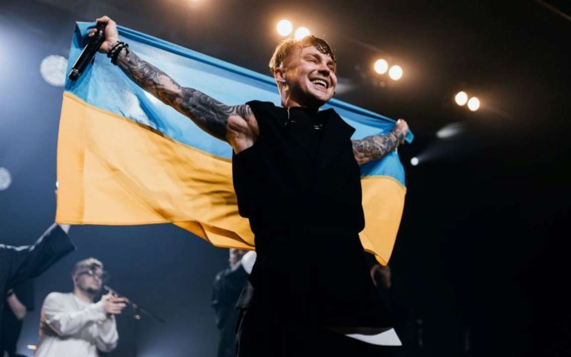 Артем Пивоваров презентовал новую песню на слова Василия Симоненко/Фото: ТСН Жить здесь и сейчас: Артем Пивоваров презентовал новую песню на слова Василия Симоненко. Видео
