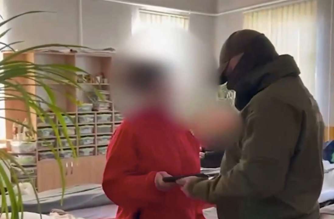 Жінка без зайвих вагань передавала росіянам розвідувальну інформацію / Фото: t.me/DPSUkr Жінка без зайвих вагань передавала росіянам розвідувальну інформацію / Фото: t.me/DPSUkr