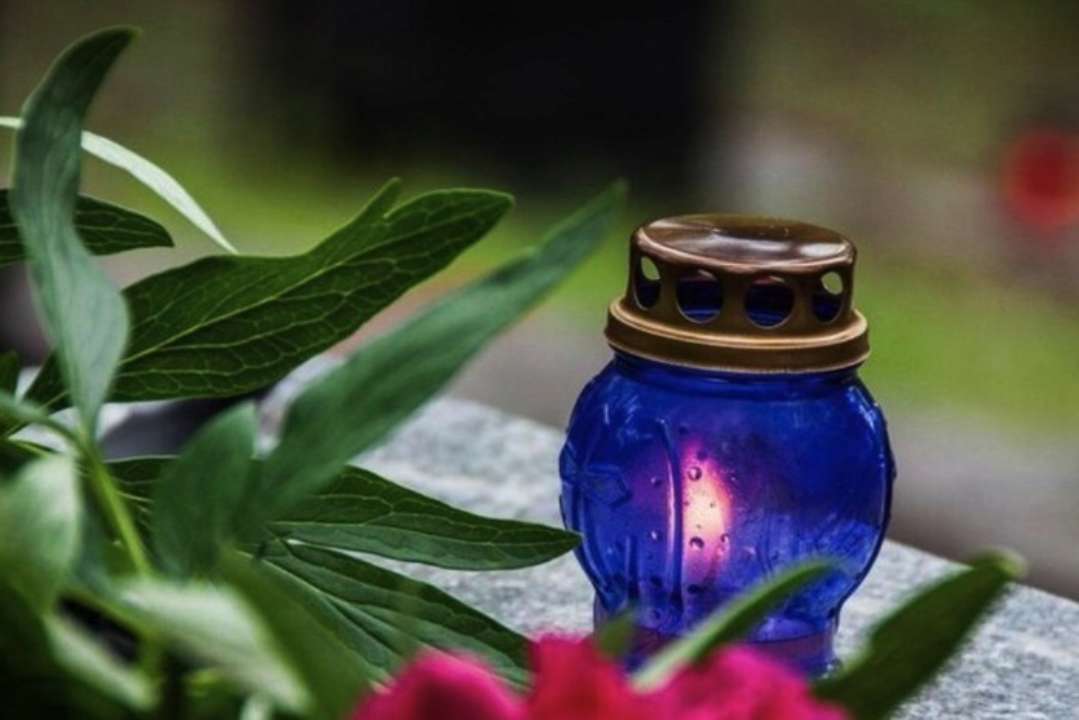 Жителів Києва закликають утриматися від відвідування місць поховань і культових споруд в умовах воєнного стану/Фото: glavcom Поминальні дні в Києві: у КМВА нагадали про правила безпеки на кладовищах