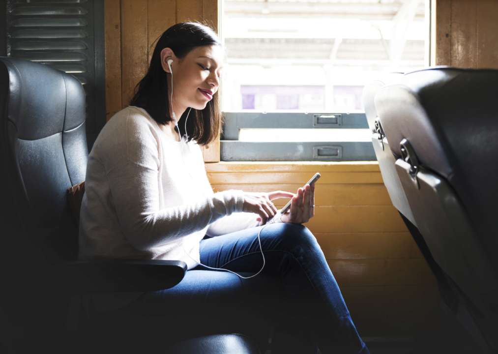 "Укрзалізниця" запускає Wi-Fi у потягах, але є нюанс / Фото: Freepik "Укрзалізниця" запускає Wi-Fi у потягах, але є нюанс