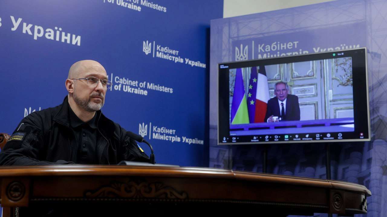 Шмыгаль предложил премьер-министру Франции провести совместное заседание правительств