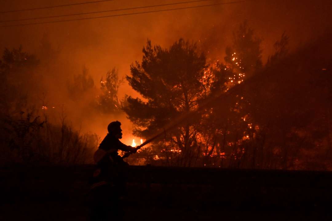 Фото: Getty Images/Автор — Milos Bicanski Масштабні пожежі у Греції: як виглядає стихія із космосу