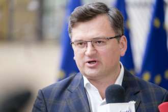 Кулеба назвал страны Евросоюза, которые до сих пор отказываются предоставлять оружие Украине/Фото: Thierry Monasse/Getty Images Министр иностранных дел Украины Дмитрий Кулеба