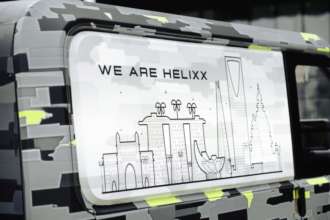 Фото: Helixx Погляньте на цей вражаючий пластиковий електрофургон, який складається як конструктор Lego