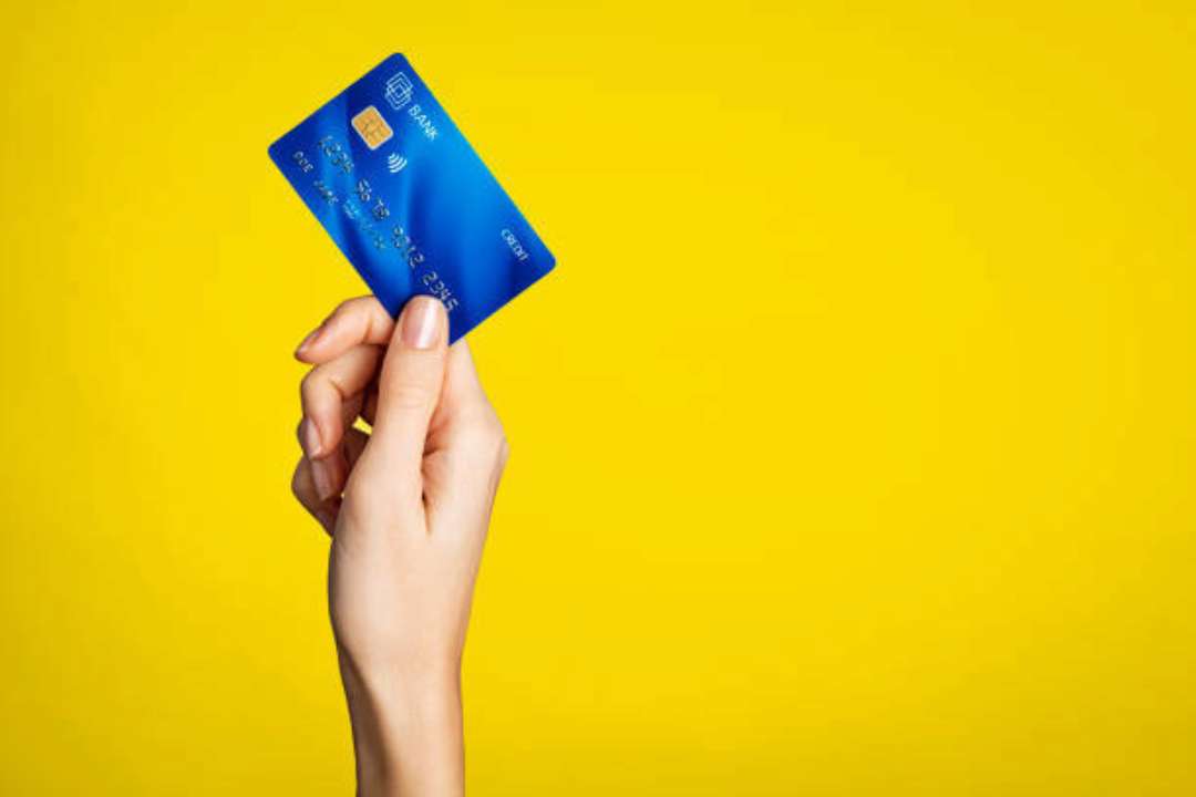 Фото з pexels.com Отримувачам пенсій та соцвиплат в Ощадбанку, які пройшли ідентифікацію, почали розблоковувати карти