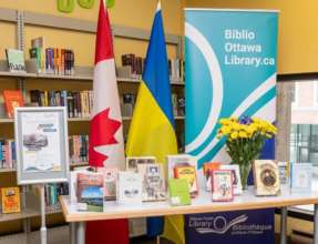 У бібліотеці Оттави з'явилася "Українська книжкова поличка"/Фото: Олена Зеленська/Telegram Ще одна "Українська книжкова поличка" відкрилась в Канаді