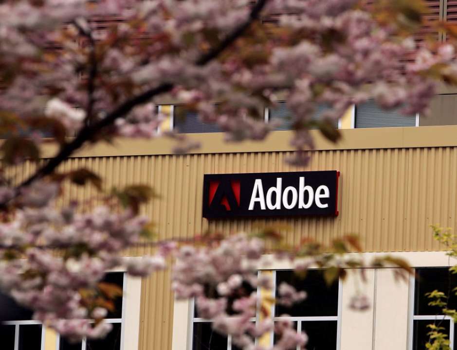 Помер один із засновників компанії Adobe