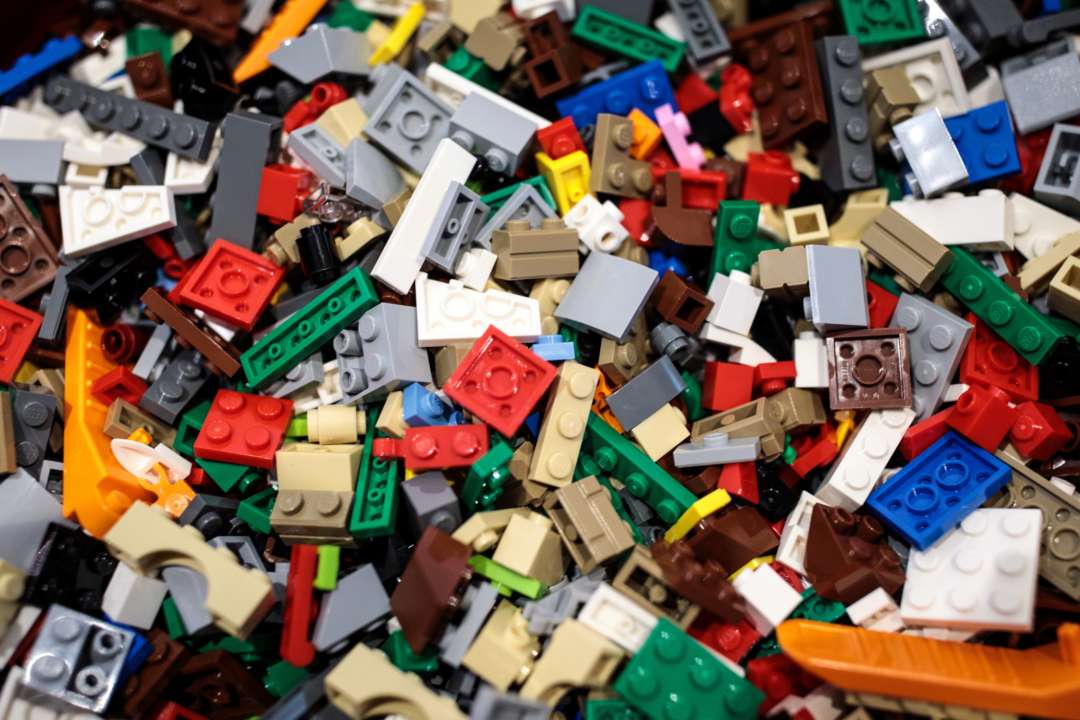 Lego представила перші деталі конструкторів із перероблених пластикових пляшок