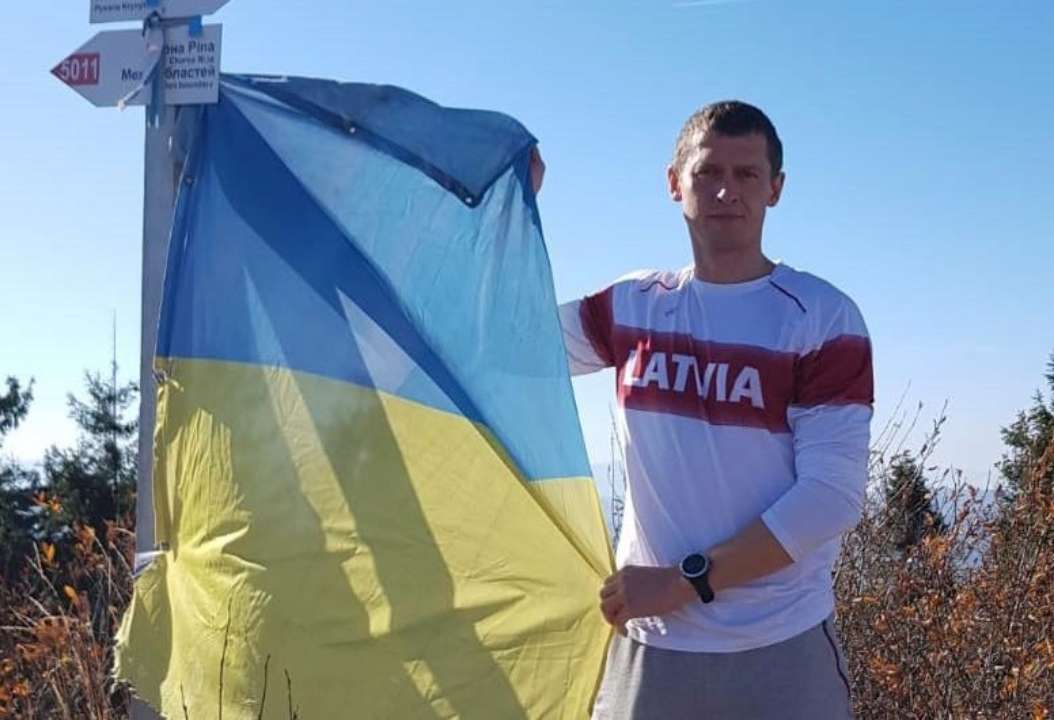 В Латвии депутат отказался от должности, чтобы воевать за Украину