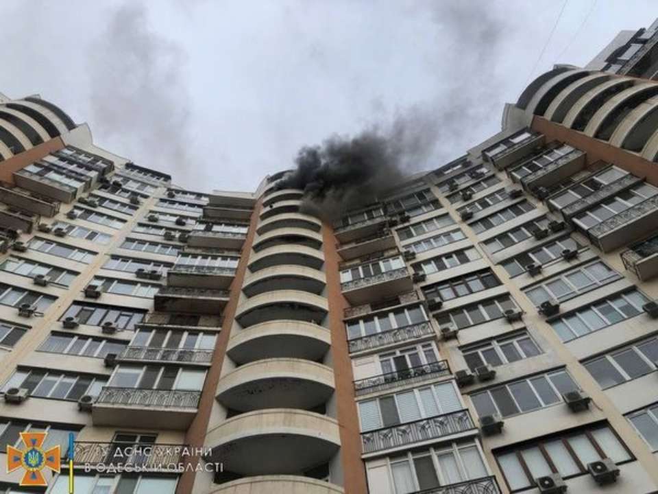 Зайнялися електрокабелі. В Одесі була пожежа у новобудові