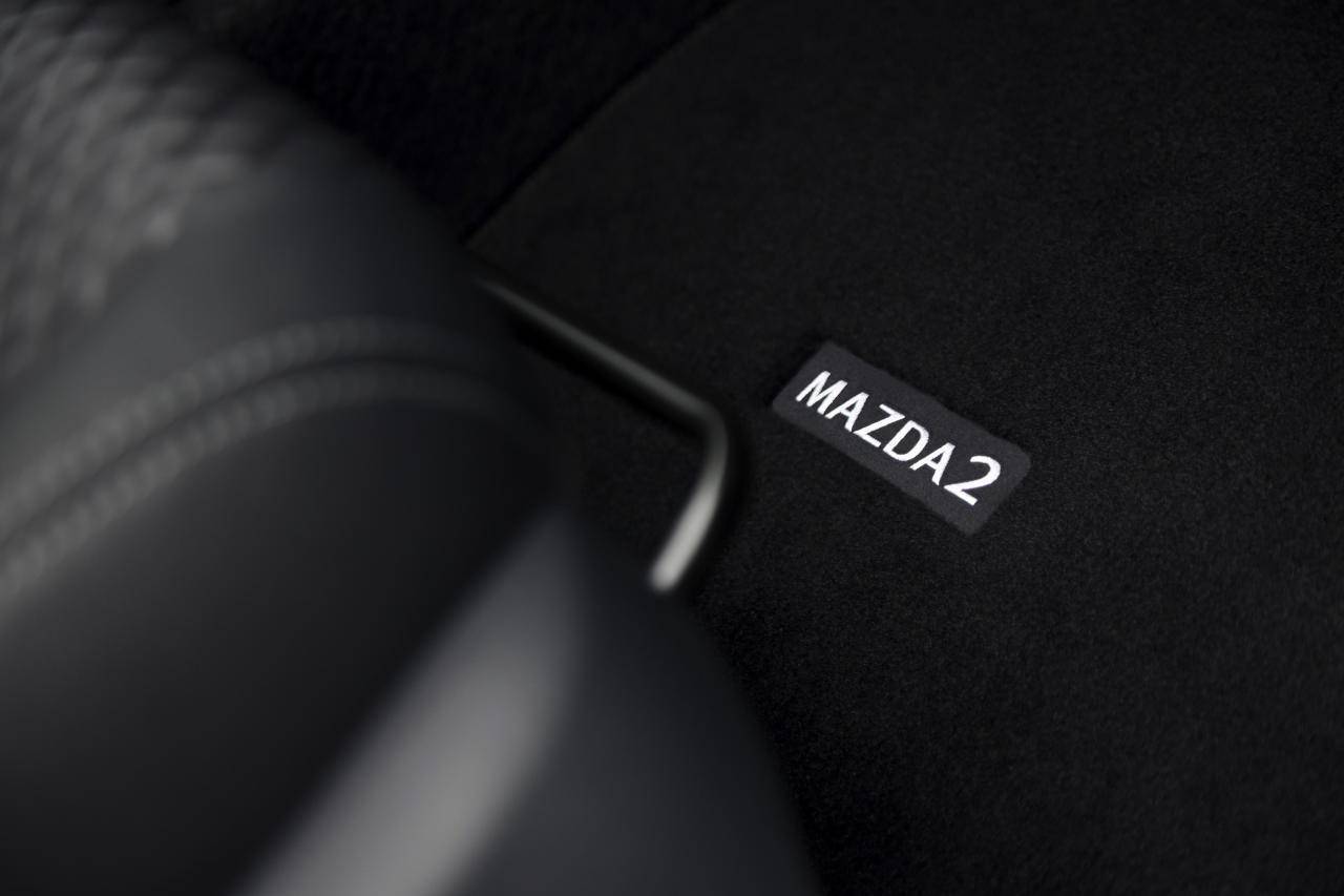 Mazda представила новий гібридний хетчбек/Фото: Mazda Mazda