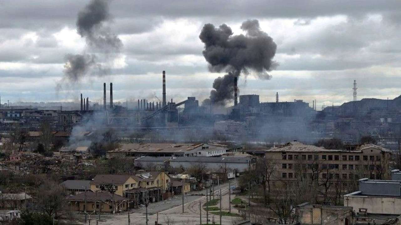 Парамедик полку "Азов" назвав кількість поранених на заводі у Маріуполі/Фото: соцмережі На заводі "Азовсталь" знаходяться понад 400 поранених військових, яким терміново необхідна допомога