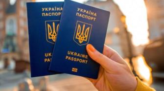 Моряки смогут уезжать заграницу во время войны. Фото: eu-ua.kmu.gov.ua украинский загранпаспорт