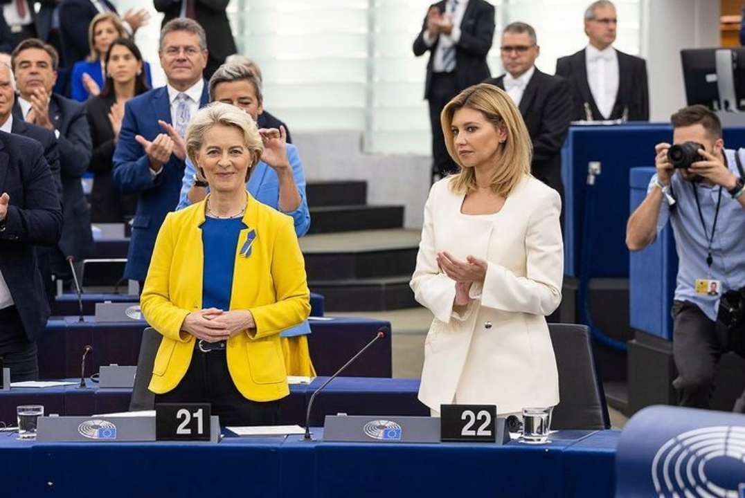 Елена Зеленская в изысканном наряде приехала в Европарламент/Фото: Olena Zelenska/Instagram В нежном костюме с вышивкой: Елена Зеленская стала почетной гостьей Европарламента
