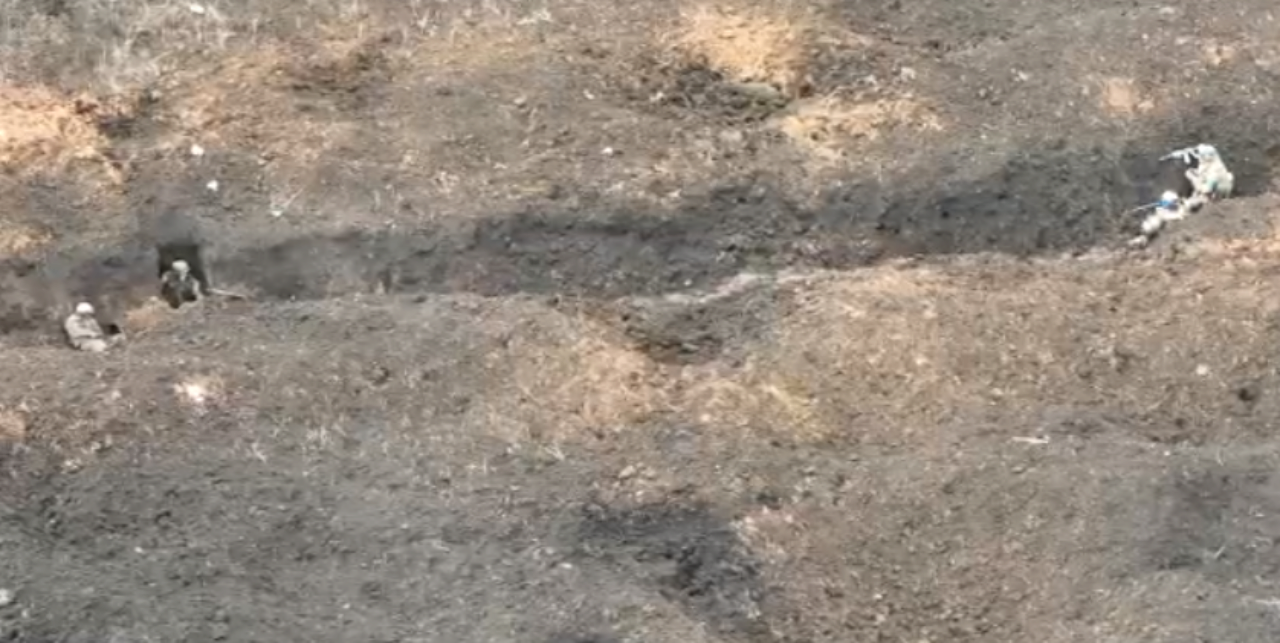 В сети появилось видео боя ВСУ, стрелявшими в упор в оккупантов. Фото: Скриншот бой под бахмутом