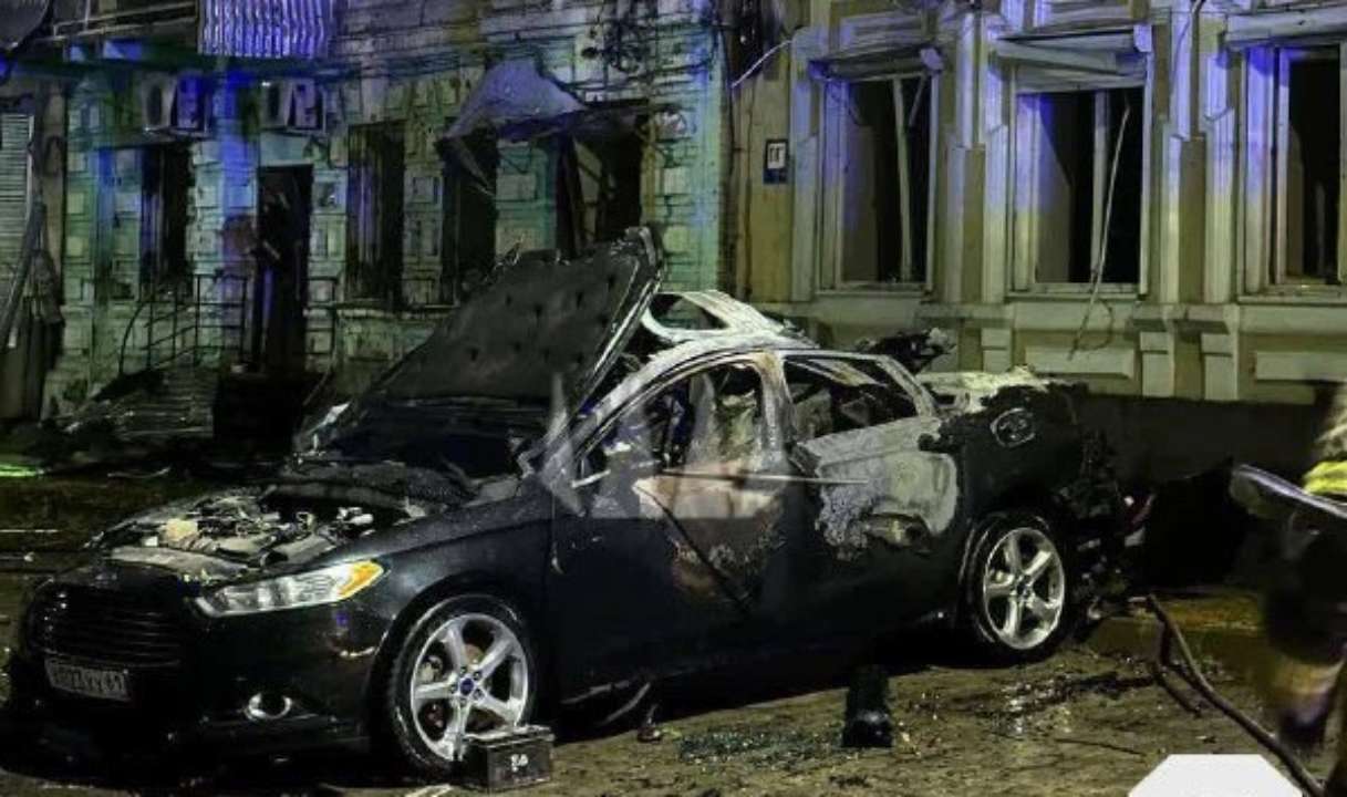 россию снова атаковали неизвестные беспилотники: мощные взрывы слышали в нескольких городах