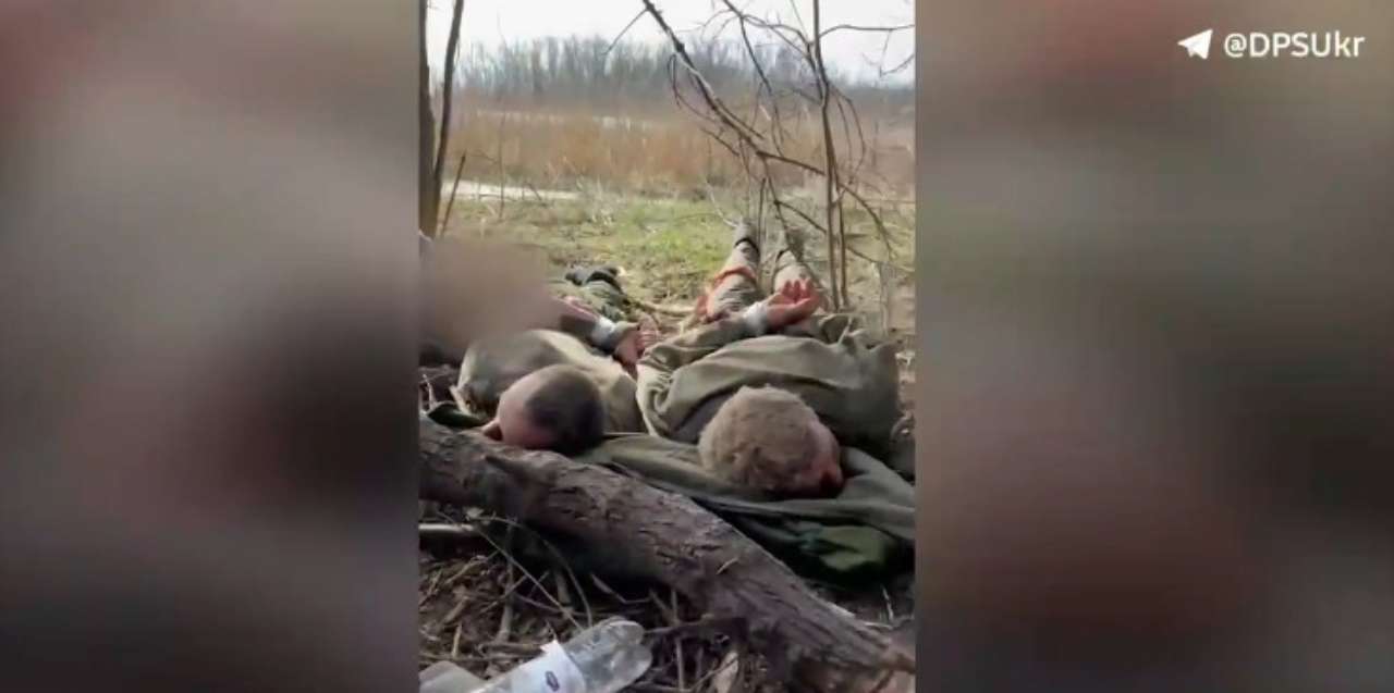 Пограничники взяли в плен россиян. Фото: скриншот видео взяли в плен в донецкой области