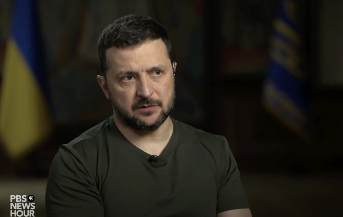 Зеленський про пропозицію кредиту від США: Нам потрібно вижити, просто прийміть рішення/Фото: кадр з інтерв’ю PBS Зеленський про пропозицію кредиту від США: Нам потрібно вижити, просто прийміть рішення/Фото: кадр з інтерв’ю PBS