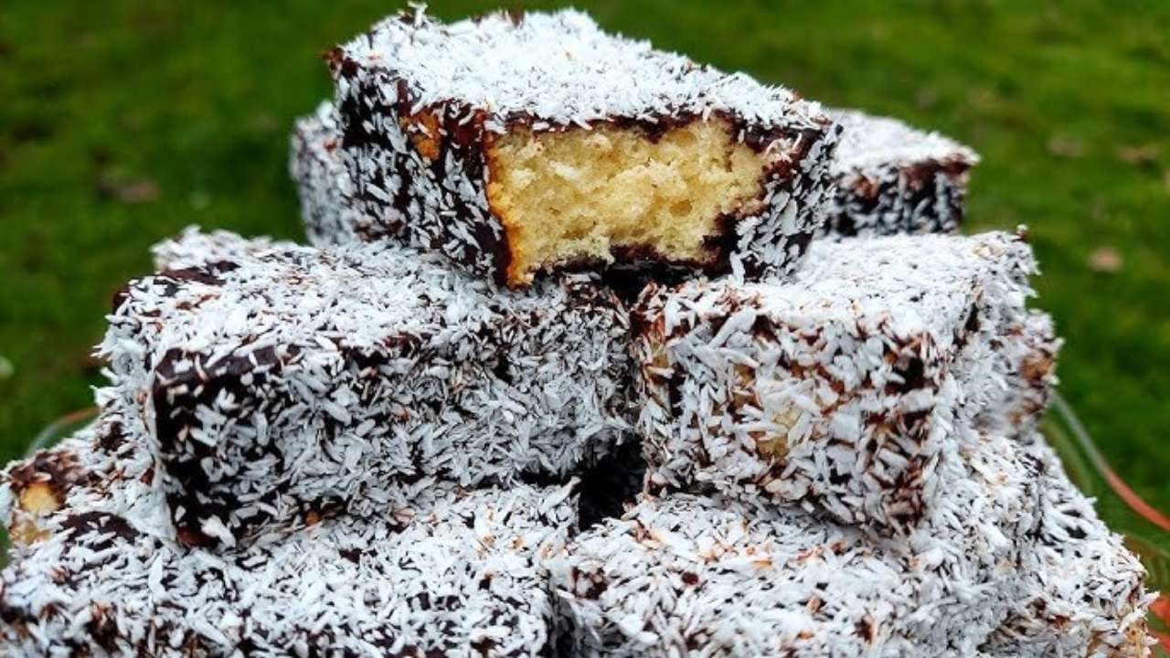Точно как в детстве: готовим медово-кокосовые пирожные