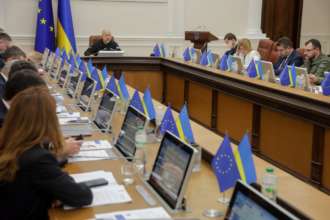 Тільки за минулий рік медзаклади отримали понад 100 тисяч одиниць сучасної техніки / Фото: Денис Шмигаль Тільки за минулий рік медзаклади отримали понад 100 тисяч одиниць сучасної техніки / Фото: Денис Шмигаль