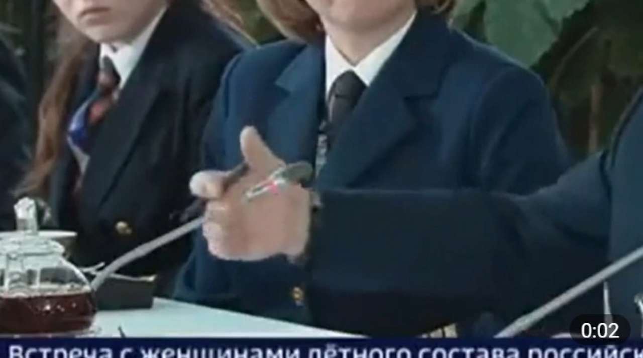Ролик Путина оказался неудачным монтажем. Фото: Скриншот Встреча Путина со стюардессами