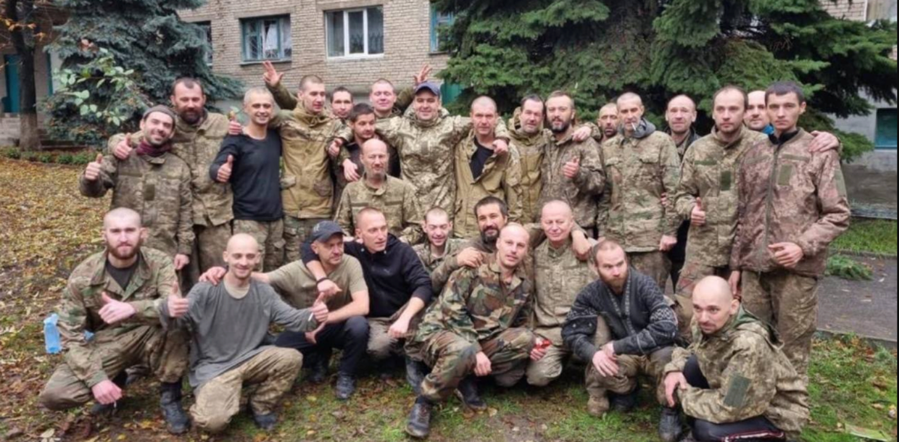 В Украину вернулись еще 32 украинских бойца/Фото: Telegram/Автор: Андрей Ермак ВСУ