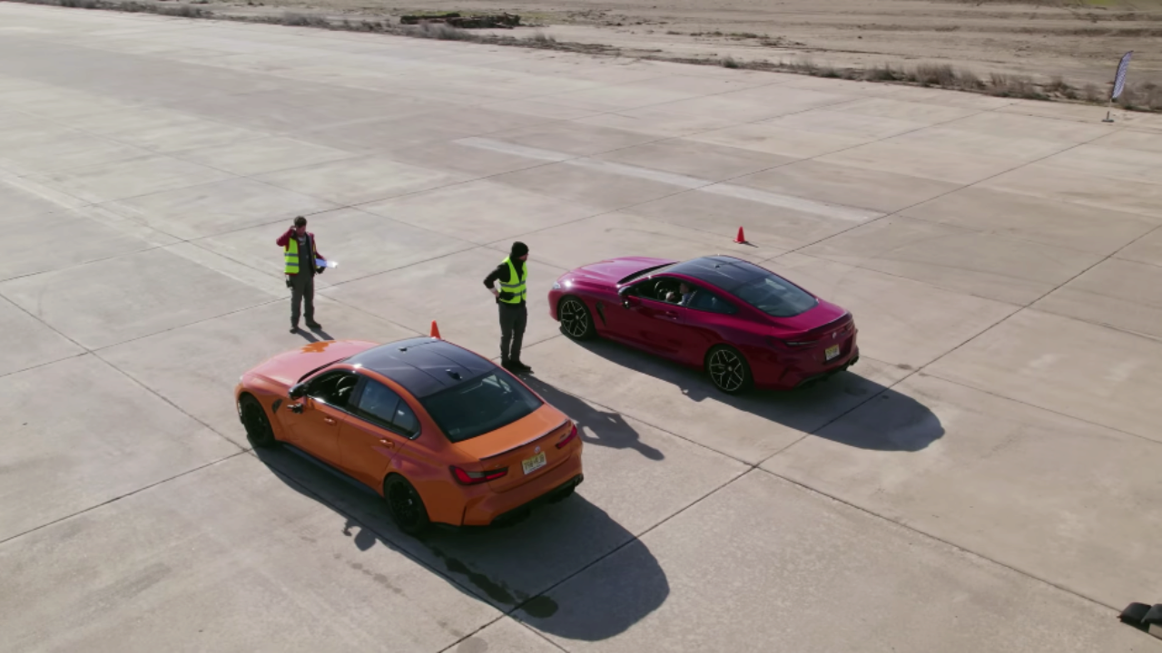 BMW M3 Competition и M8 Competition посоревновались в гонке/Кадр из видео YouTube-канала Edmunds Cars BMW M3 Competition и M8 Competition