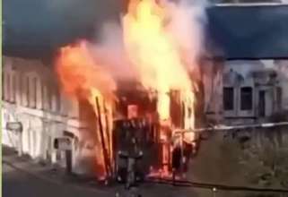 ФСОшники почали огороджувати кремль з усіх боків після інформації про нібито "атаку БПЛА" ФСОшники почали огороджувати кремль з усіх боків після інформації про нібито "атаку БПЛА"