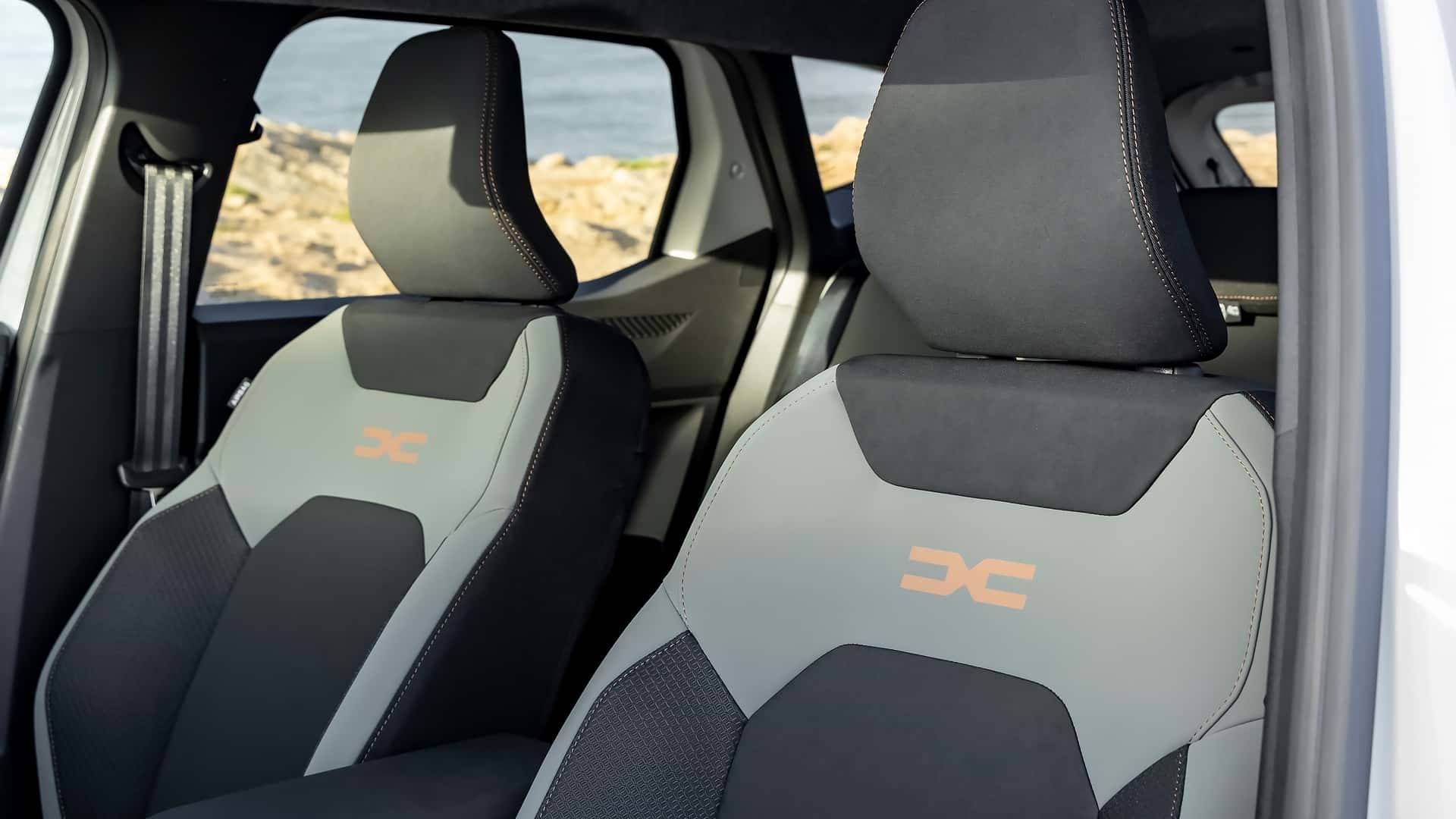 Фото: Dacia Гибридный, доступный, стильный и с огромным багажником: Dacia представила новое поколение Duster