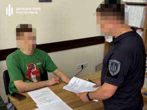 Фото: ТГ-канал Державне бюро розслідувань Вручено подозрение должностному лицу воинской части, допустившему присвоение выплат бойцов