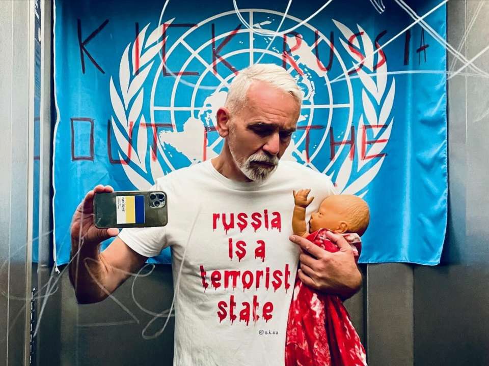 Немецкий дизайнер Фрэнк Уайлд призывает к решительным действиям после обстрела Охматдета