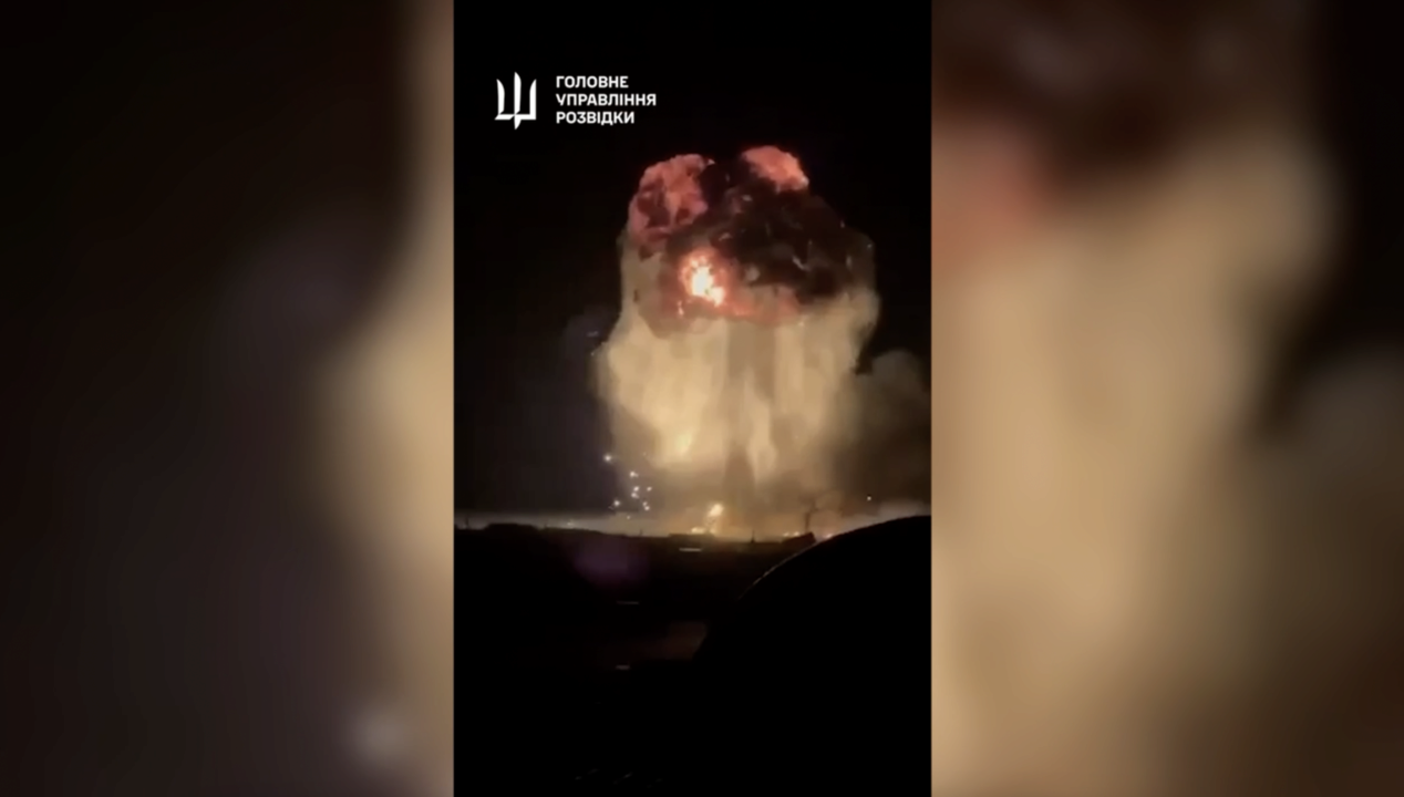 ГУР нанесли успешное огневое поражение по полевому складу боеприпасов врага/Фото: кадр из видео ГУР ГУР нанесли успешное огневое поражение по полевому складу боеприпасов врага/Фото: кадр из видео ГУР