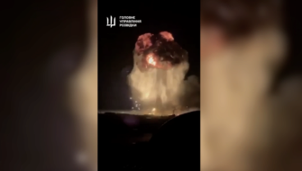 ГУР нанесли успешное огневое поражение по полевому складу боеприпасов врага/Фото: кадр из видео ГУР ГУР нанесли успешное огневое поражение по полевому складу боеприпасов врага/Фото: кадр из видео ГУР