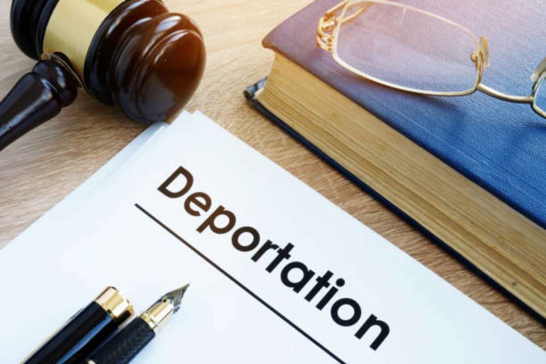 Фото: pexels Трое украинцев были депортированы из Швейцарии: они совершили серьезные преступления