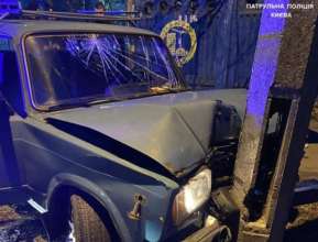 kyivpatrol У Києві п'яний водій намагався втекти від патрульних, але в'їхав у стовп
