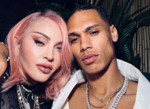 Мадонна завела роман с 23-летним парнем/Фото: Madonna/Instagram Застучали за объятиями и поцелуем: Мадонна показала своего 23-летнего любовника