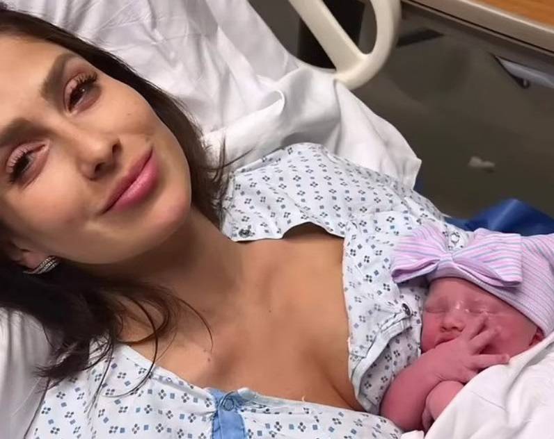 Жена родила Алеку Болдуину восьмого ребенка/Фото: hilariabaldwin/instagram Жена родила Алеку Болдуину восьмого ребенка