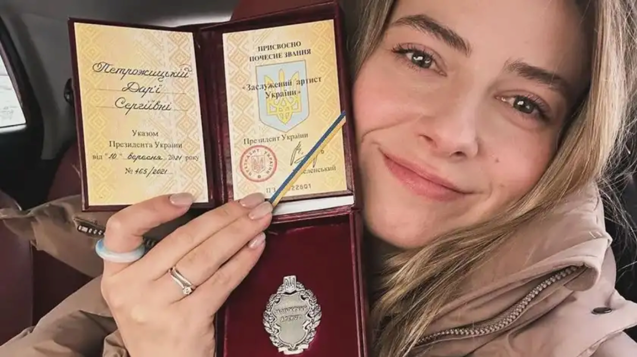 Зірка серіалу "Папік" Дарія Петрожицька стала Заслуженою артисткою України/Інстаграм зірки Зірка серіалу "Папік" Дарія Петрожицька стала Заслуженою артисткою України