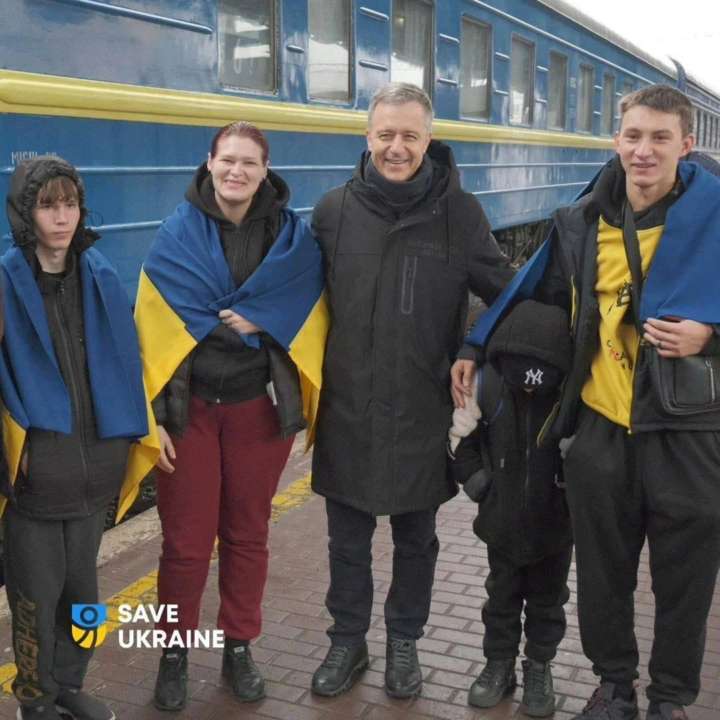 В канун Рождества из оккупации вывезли еще несколько детей и их семьи