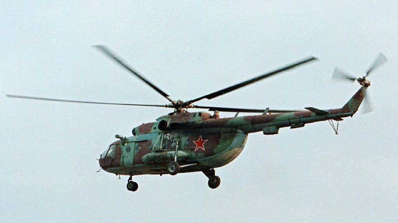 В россии пропавший накануне вертолет Ми-8 нашли в озере (видео)
