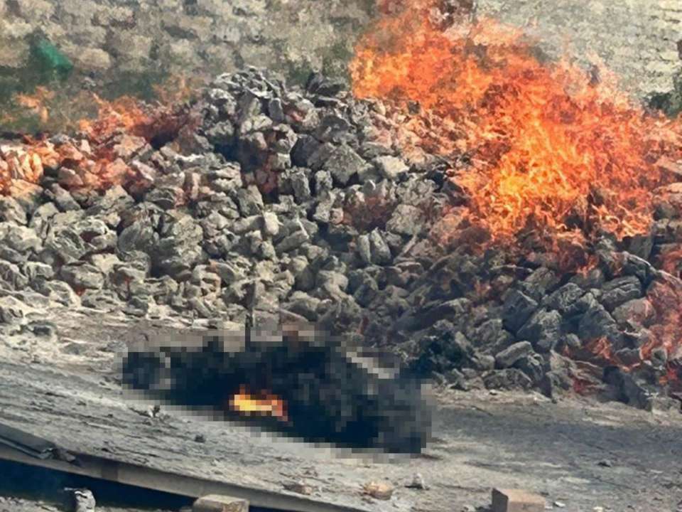 Унаслідок атаки на місці загинули чоловіки віком 40, 41 і 48 років. Двоє їхніх колег віком 35 і 41 рік дістали осколкових поранень і мінно-вибухових травм Унаслідок атаки на місці загинули чоловіки віком 40, 41 і 48 років. Двоє їхніх колег віком 35 і 41 рік дістали осколкових поранень і мінно-вибухових травм